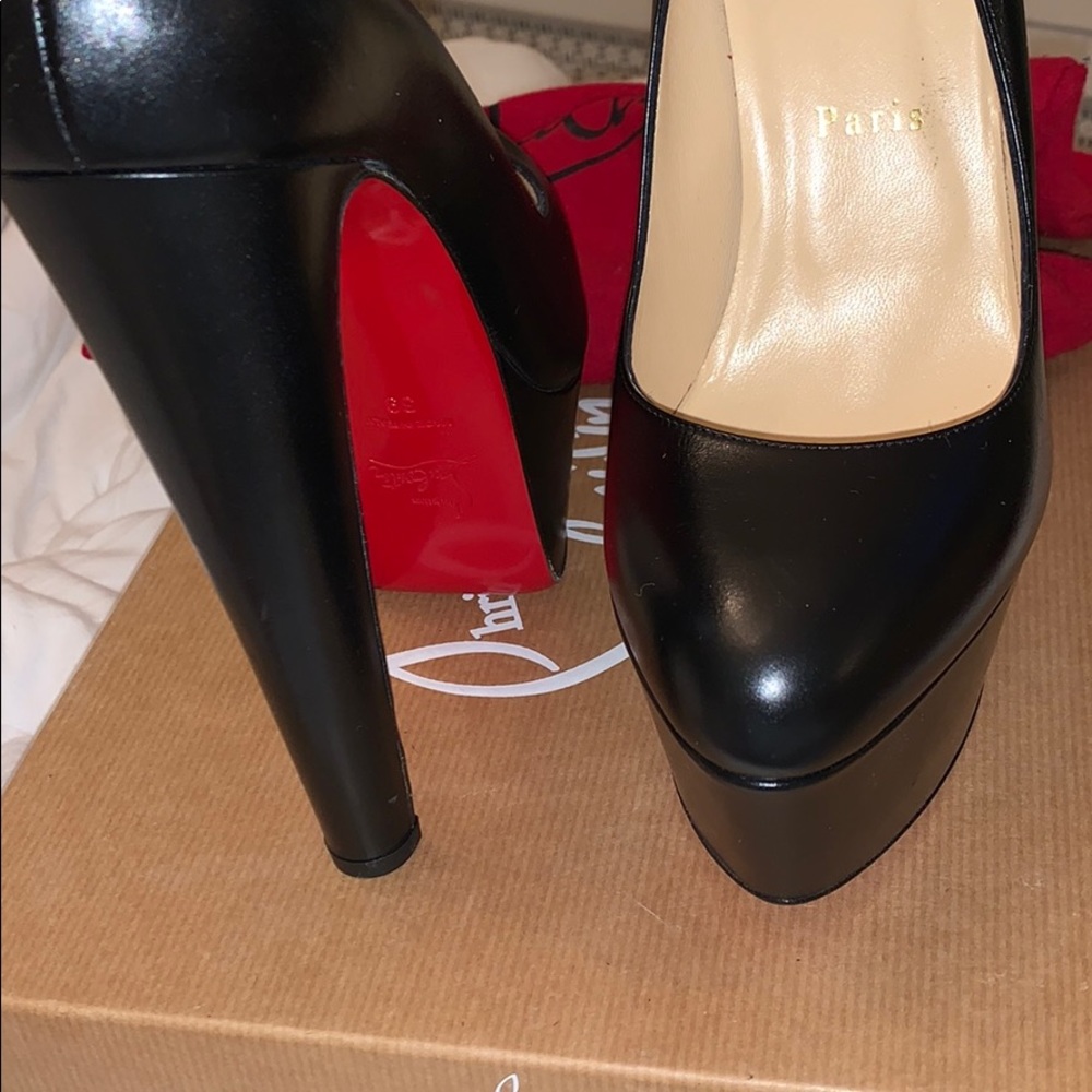 Christian Louboutin Alta Vicky heels